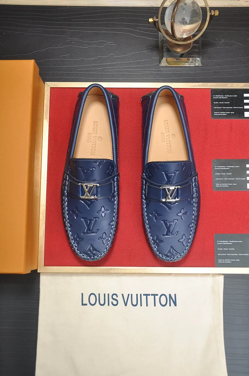Men's men's shoes 💰420💶 [LV Doudou shoes] (water-dyed cowhide lining) new model is on the market, available on the official website. The new Doudou shoes are processed into single-color materials, and the uppers are made of imported horsehide leather. The body of the shoe is fully hemmed with mark thread, and is lined with imported original cowhide leather. The elegant shoe shape is super suitable for all-matching, and the size is 38-44.